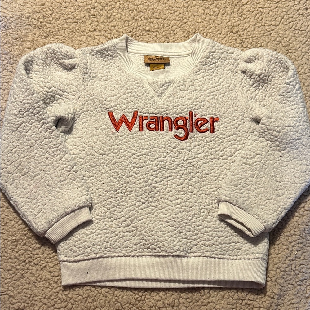 Wrangler Sherpa Crewneck in cream color with Wrangler logo embroidered.